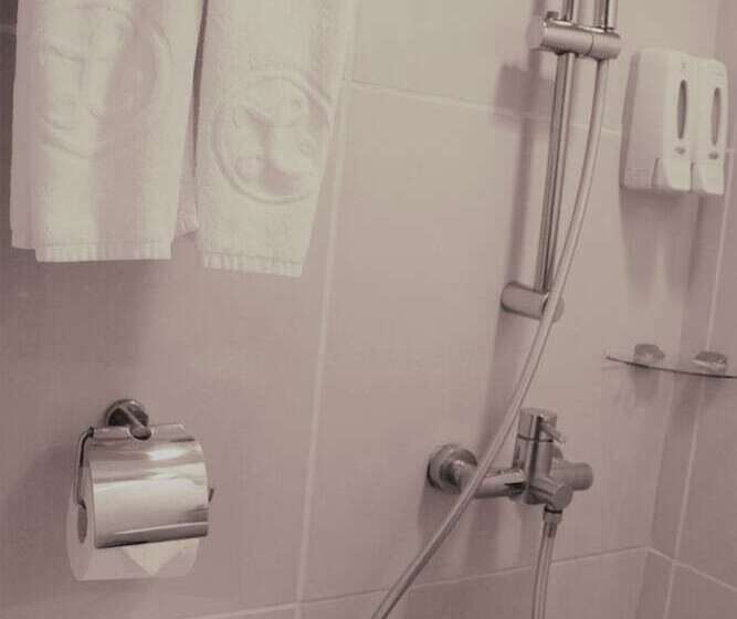 اتاق استاندارد, Lander Hotel Prince Edward