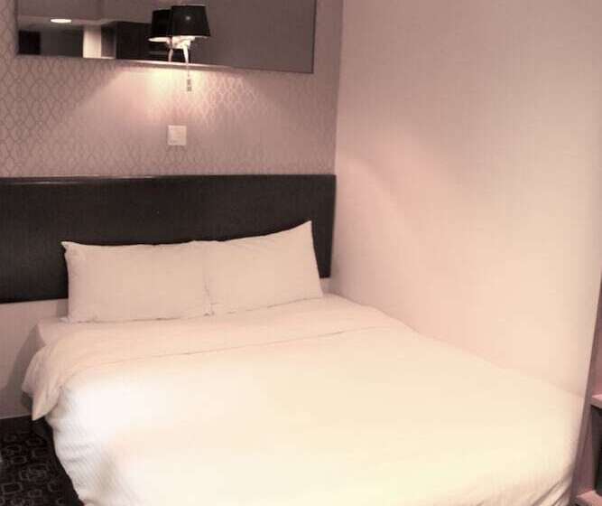 اتاق استاندارد سه نفره, Lander Hotel Prince Edward