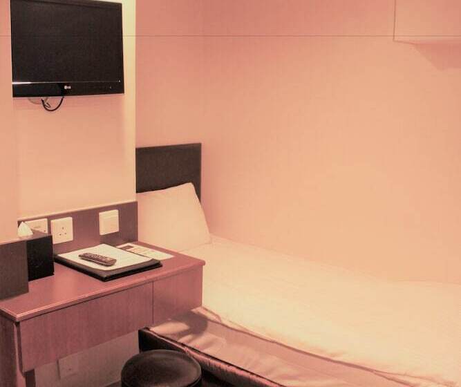 اتاق استاندارد سه نفره, Lander Hotel Prince Edward