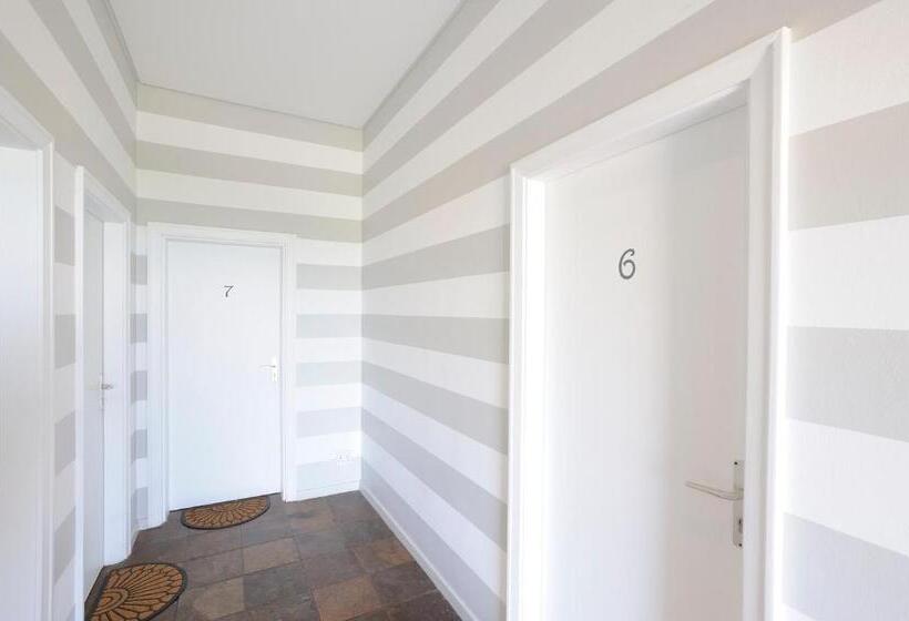 Comfort Room, Oyster Box Guesthouse