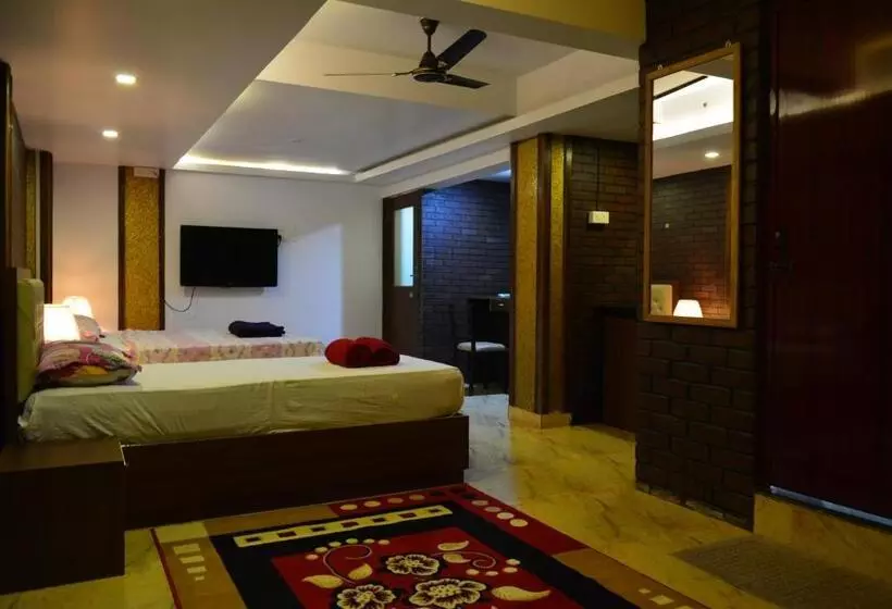 سوییت خانوادگی, Roundcube Guest House