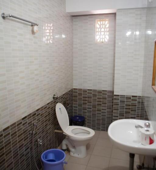 اتاق لوکس با بالکن, Roundcube Guest House