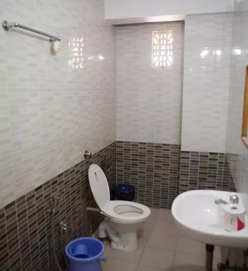 اتاق لوکس با بالکن, Roundcube Guest House