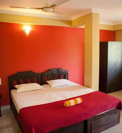اتاق لوکس با بالکن, Roundcube Guest House