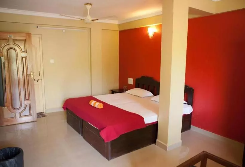 اتاق لوکس با بالکن, Roundcube Guest House