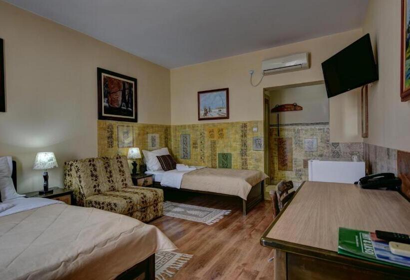 اتاق استاندارد سه نفره, Vila Hit