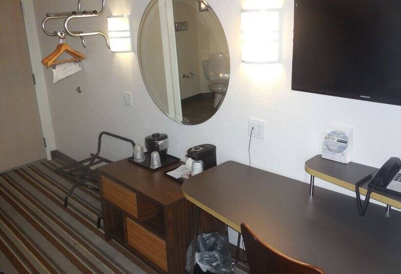 جناح لذوى الاحتياجات الخاصة, Super 8 By Wyndham Sault Ste. Marie