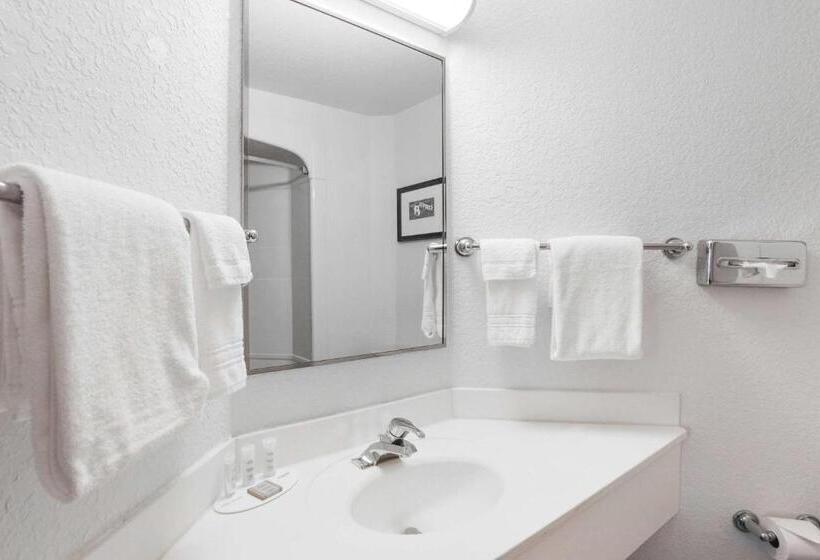 חדר סטנדרט שתי מיטות זוגיות, Super 8 By Wyndham Sault Ste. Marie