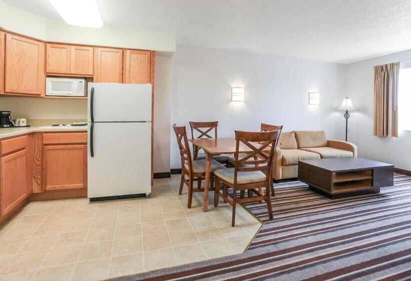 Люкс Кровать Кинг, Super 8 By Wyndham Sault Ste. Marie