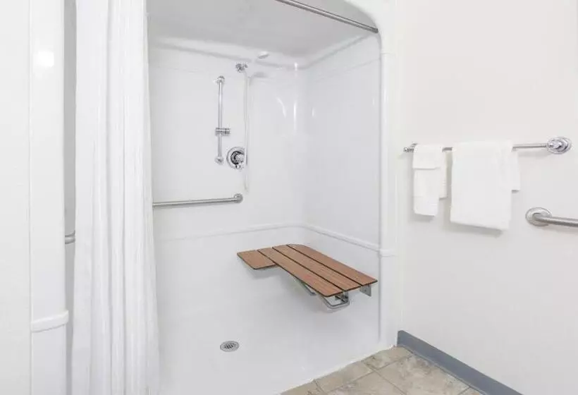 身障者適用スイートルーム, Super 8 By Wyndham Sault Ste. Marie