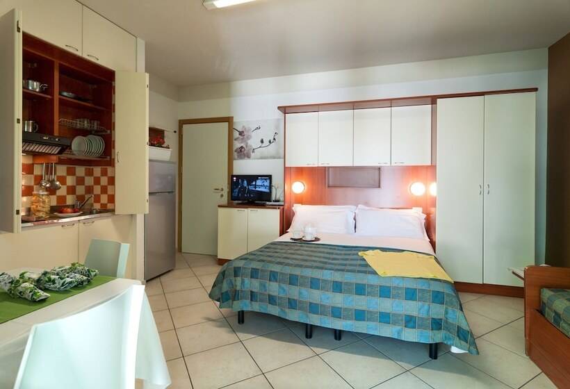 スタンダードスタジオ, Residence Riviera
