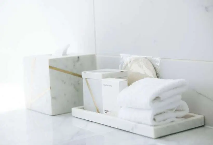 Deluxe room with river view, Four Seasons Hotel Minneapolis