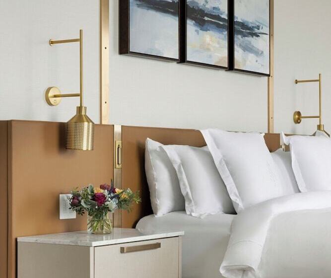 Deluxe room with river view, Four Seasons Hotel Minneapolis