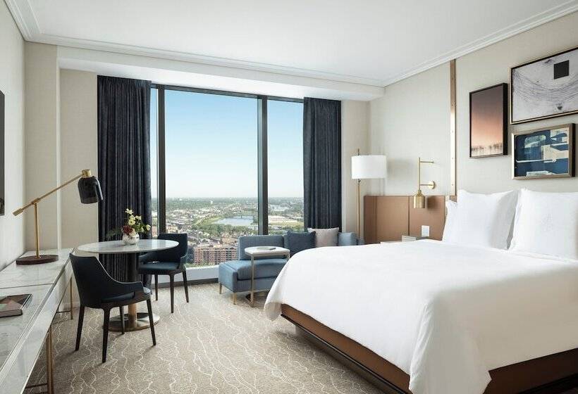 Deluxe room with river view, Four Seasons Hotel Minneapolis