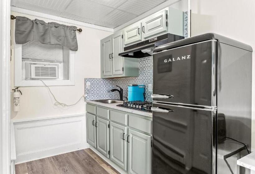اتاق سوپریور با تخت بزرگ, Royal Crest Inn   Hampton Beach