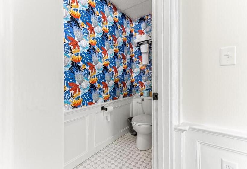اتاق لوکس, Royal Crest Inn   Hampton Beach