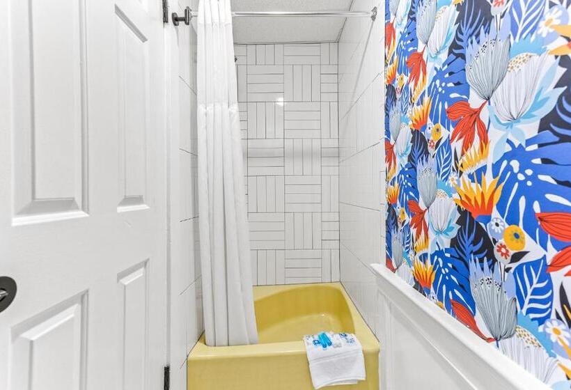 اتاق لوکس, Royal Crest Inn   Hampton Beach