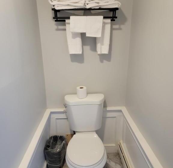 اتاق لوکس, Royal Crest Inn   Hampton Beach