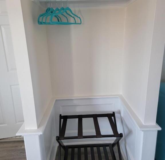 اتاق لوکس با تخت بزرگ, Royal Crest Inn   Hampton Beach