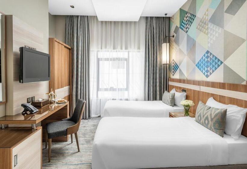 スーペリアールーム, Roots