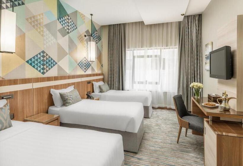 スーペリアトリプルルーム, Roots