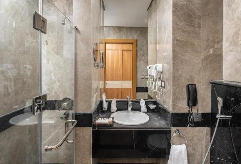 スタンダード4人部屋, Roots