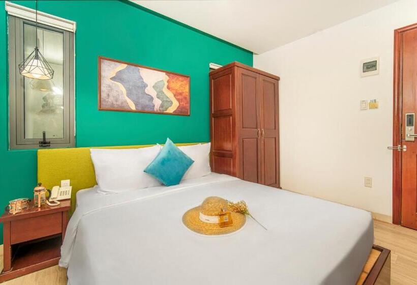 اتاق لوکس, May Beach