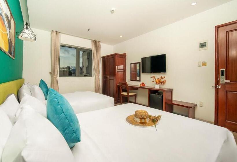 اتاق لوکس سه تخته, May Beach