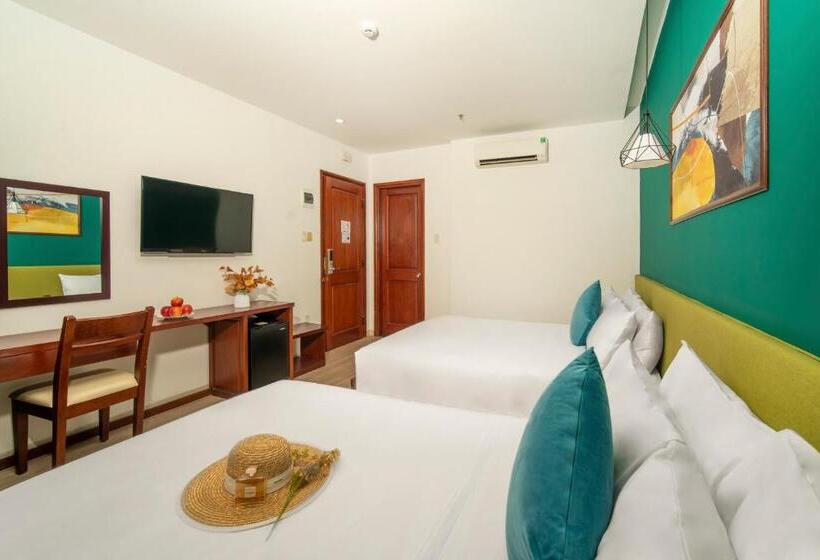 اتاق لوکس سه تخته, May Beach