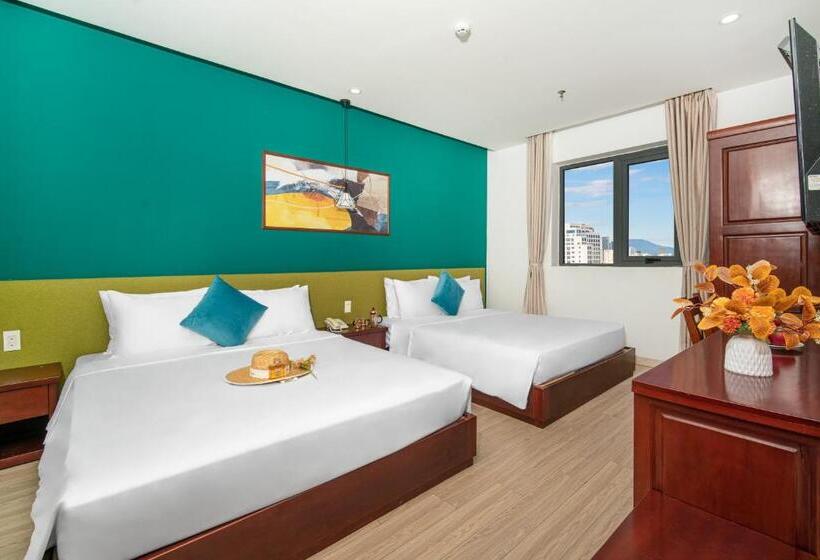 اتاق لوکس سه تخته, May Beach