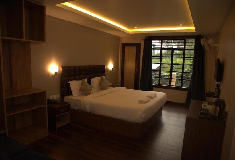 חדר סופריור, The Phoenix Residency