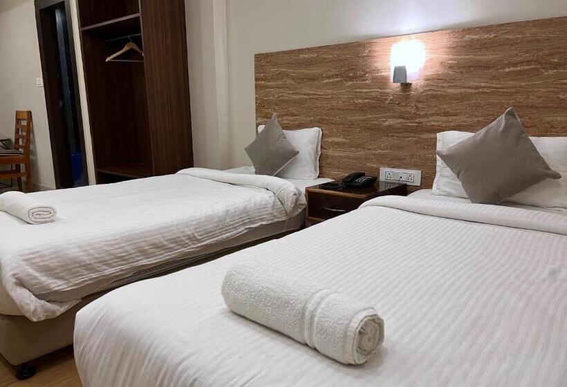 Номер Deluxe, The Phoenix Residency