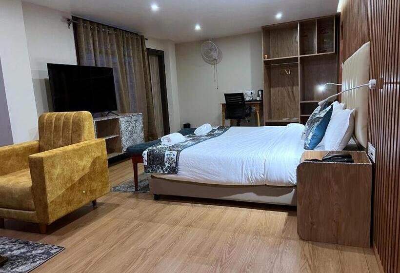 Люкс, The Phoenix Residency