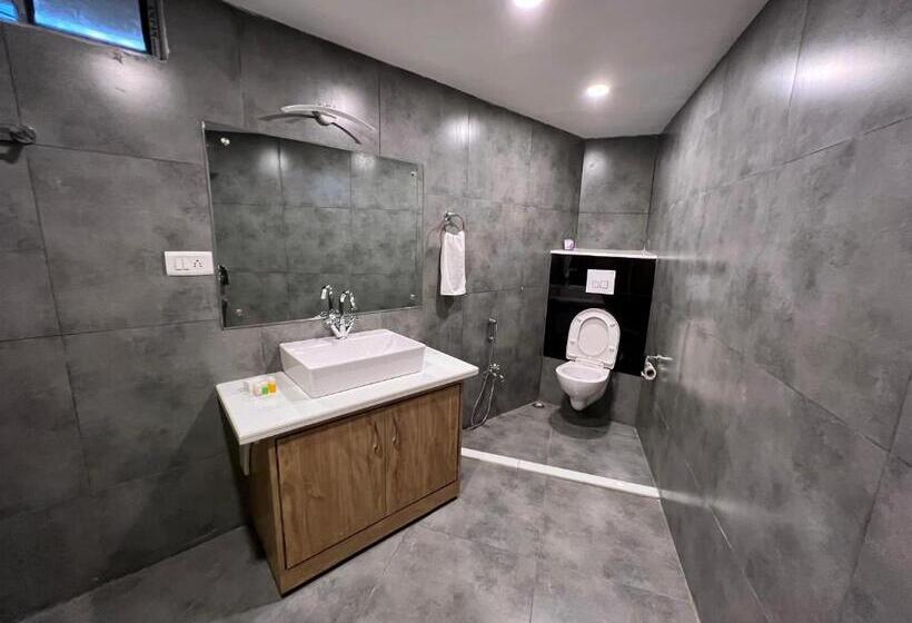 סוויטה, The Phoenix Residency