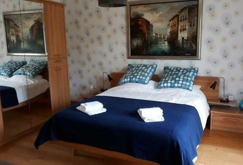 اتاق استاندارد با چشم‌انداز باغ, Aux Trois Mûriers