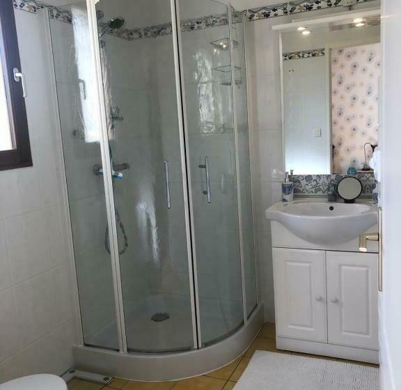 اتاق استاندارد با چشم‌انداز باغ, Aux Trois Mûriers