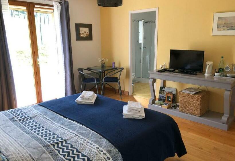 اتاق استاندارد با چشم‌انداز باغ, Aux Trois Mûriers