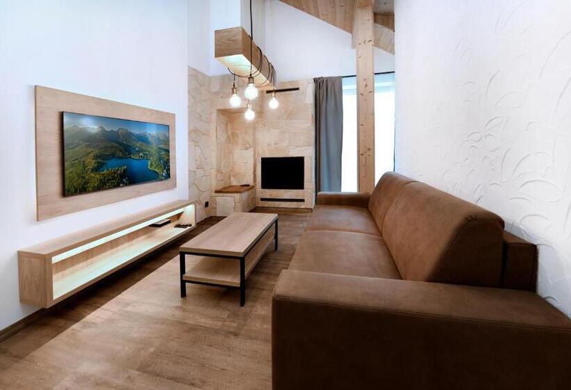 스탠다드 스튜디오, Aplend Hotel Ovruč