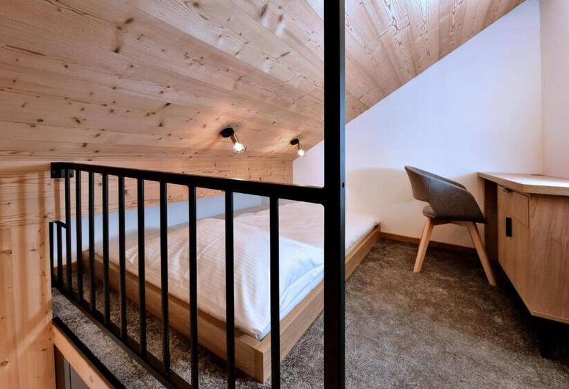 스탠다드 스튜디오, Aplend Hotel Ovruč