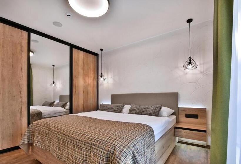 דירה בת חדר שינה 1 עם מרפסת, Aplend Hotel Ovruč