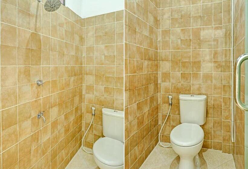 חדר דחוקס עם מיטת קינג, Oyo 91123 Madhava 108