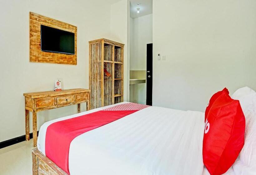 חדר דחוקס עם מיטת קינג, Oyo 91123 Madhava 108