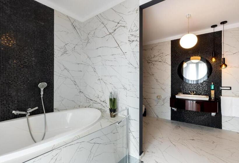 小型套房带阳台, Castrum Wine Relais