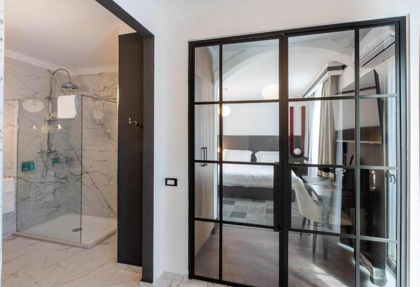 小型套房带阳台, Castrum Wine Relais