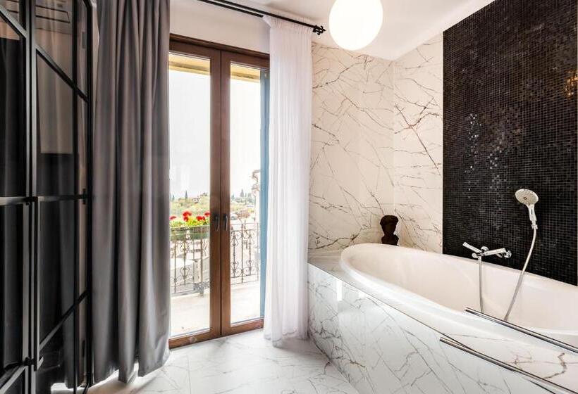 小型套房带阳台, Castrum Wine Relais