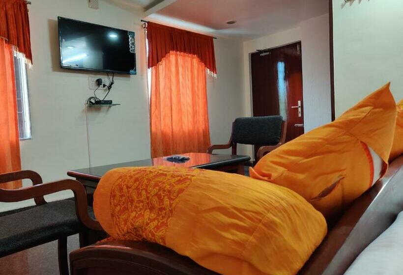 חדר קומפורט לשלושה, Gangavaram Residency