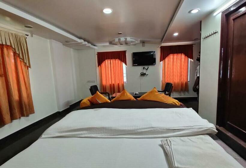 Трехместный Номер Комфорт, Gangavaram Residency