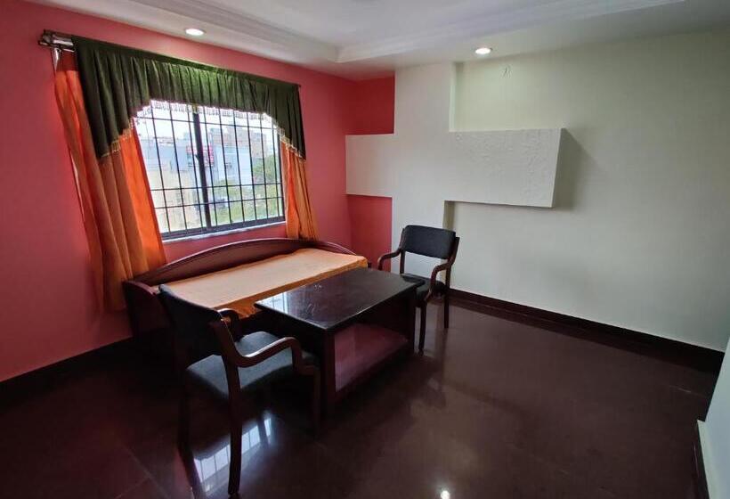 Люкс Deluxe Кровать Кинг, Gangavaram Residency