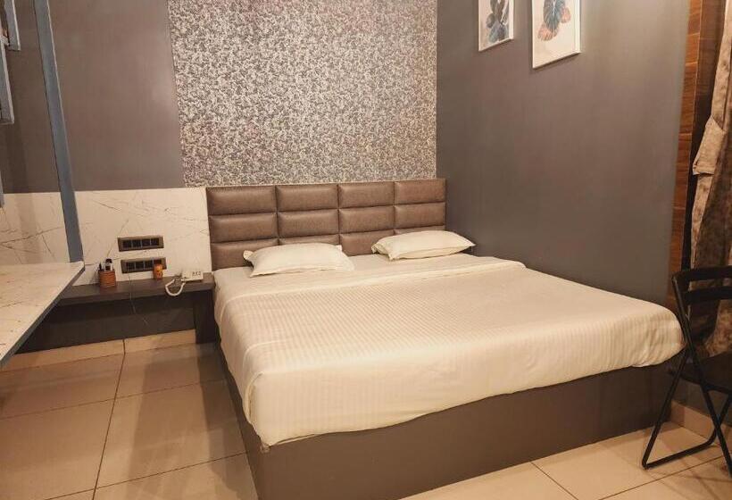 带大床的高级房间, Passiflora Beach Resort Alibaug