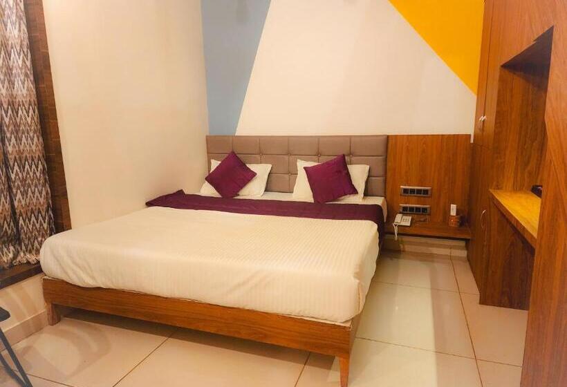 带大床的高级房间, Passiflora Beach Resort Alibaug